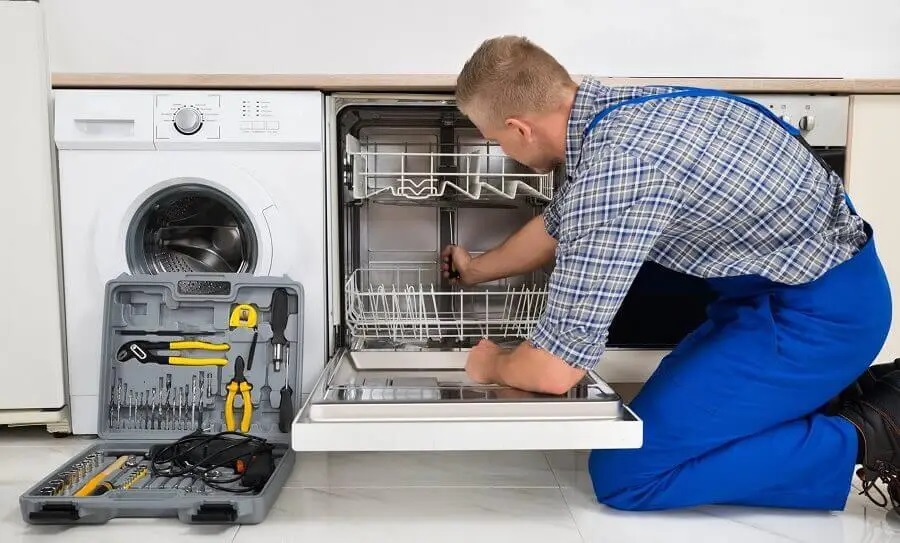 Polatlı Finlux servisi teknisyen ekibi beyaz eşya tamiri yaparken